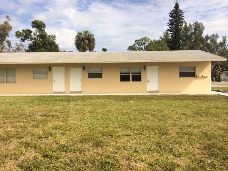 BEAUTIFUL HOUSE, FULLY RENOVATED, NEW WASHER & AC TOP CEILING FANS LARGE LIVING ROOM. Send Attached application with 2 paystubs or job letter and drivers license. Text Agent for showing instructions