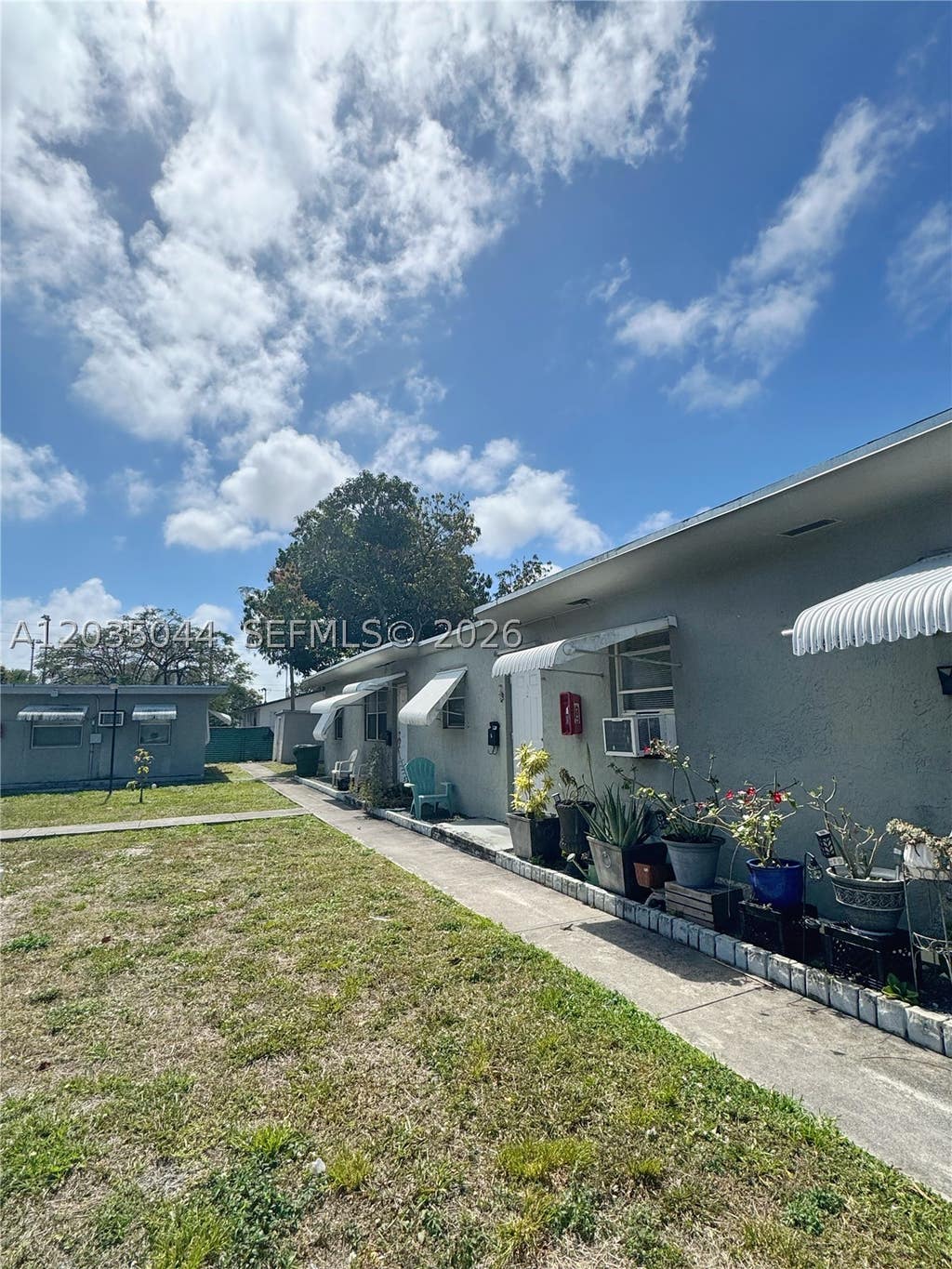Photo of 124 SE 4th St #2, Hallandale Beach, FL 33009 (MLS # A12035044)
