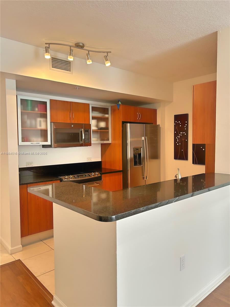 VENTURE AT AVENTURA EAST - Residential Lease