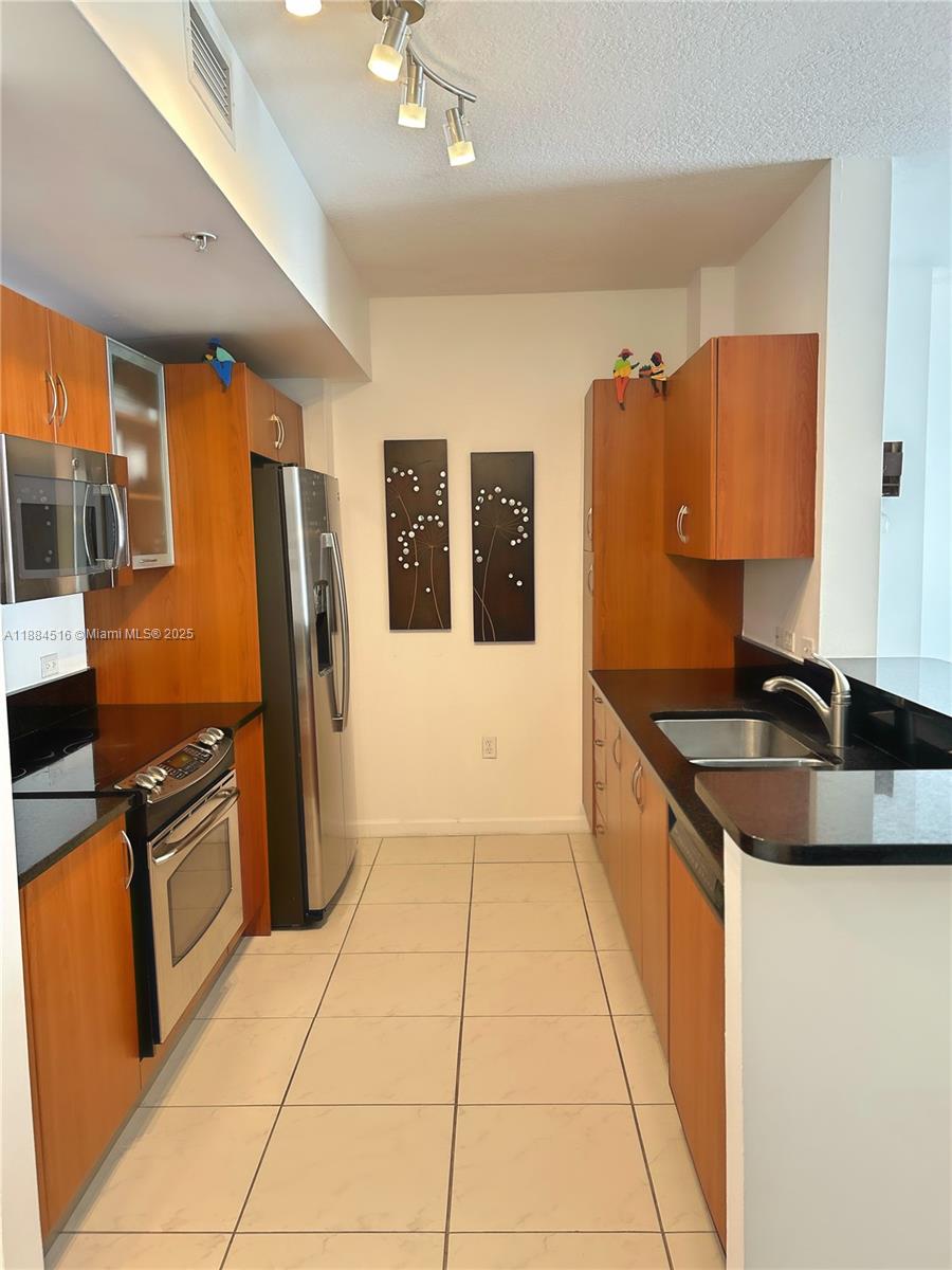 VENTURE AT AVENTURA EAST - Residential Lease