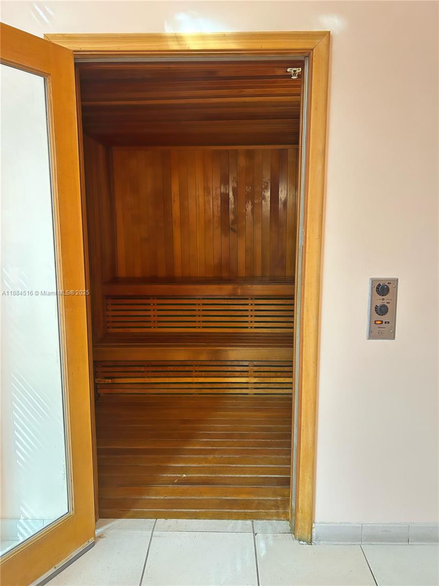 VENTURE AT AVENTURA EAST - Residential Lease