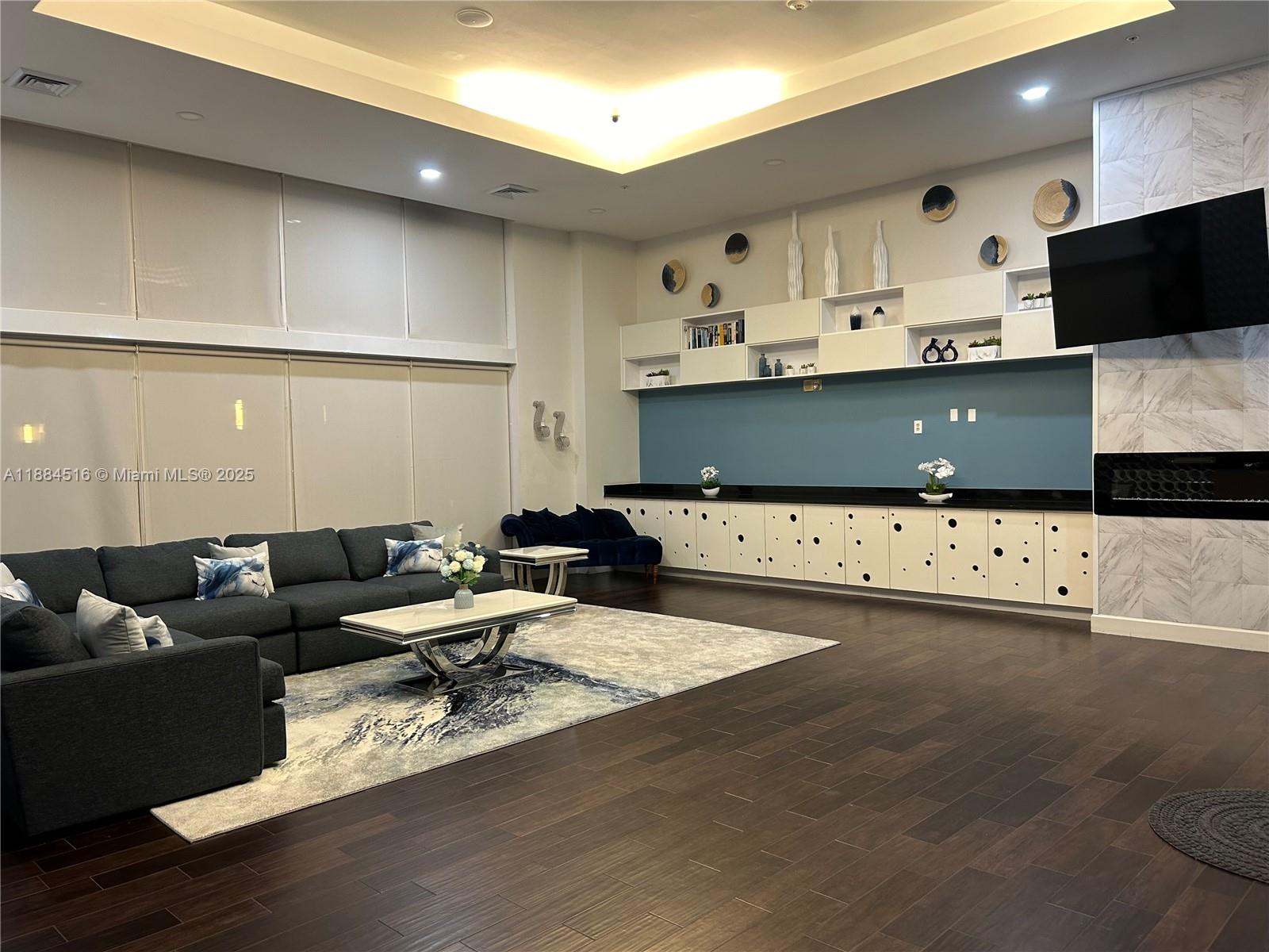 VENTURE AT AVENTURA EAST - Residential Lease