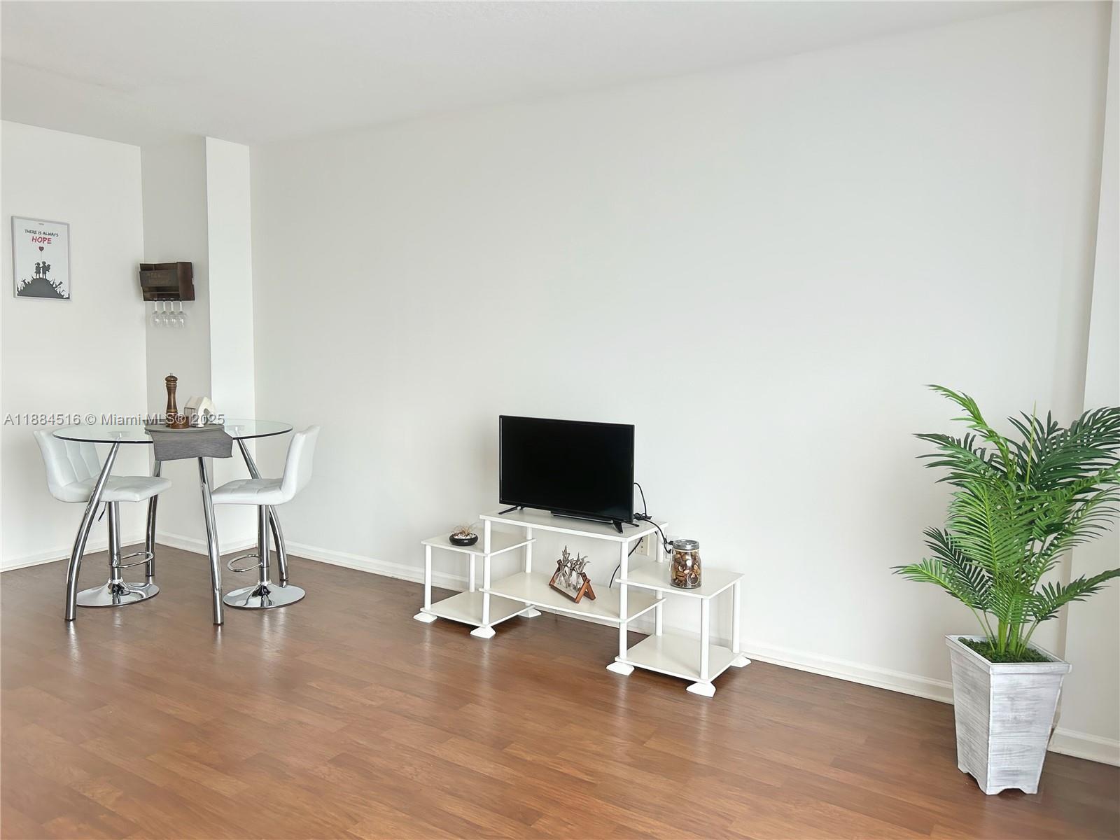 VENTURE AT AVENTURA EAST - Residential Lease