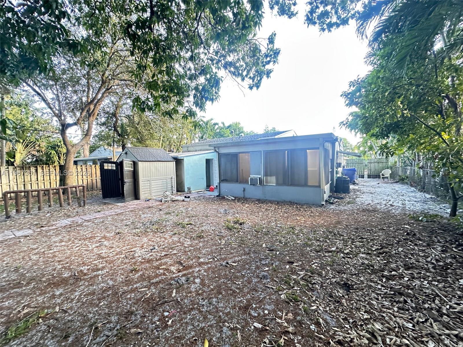 HOLLYWOOD ESTATES - Residential