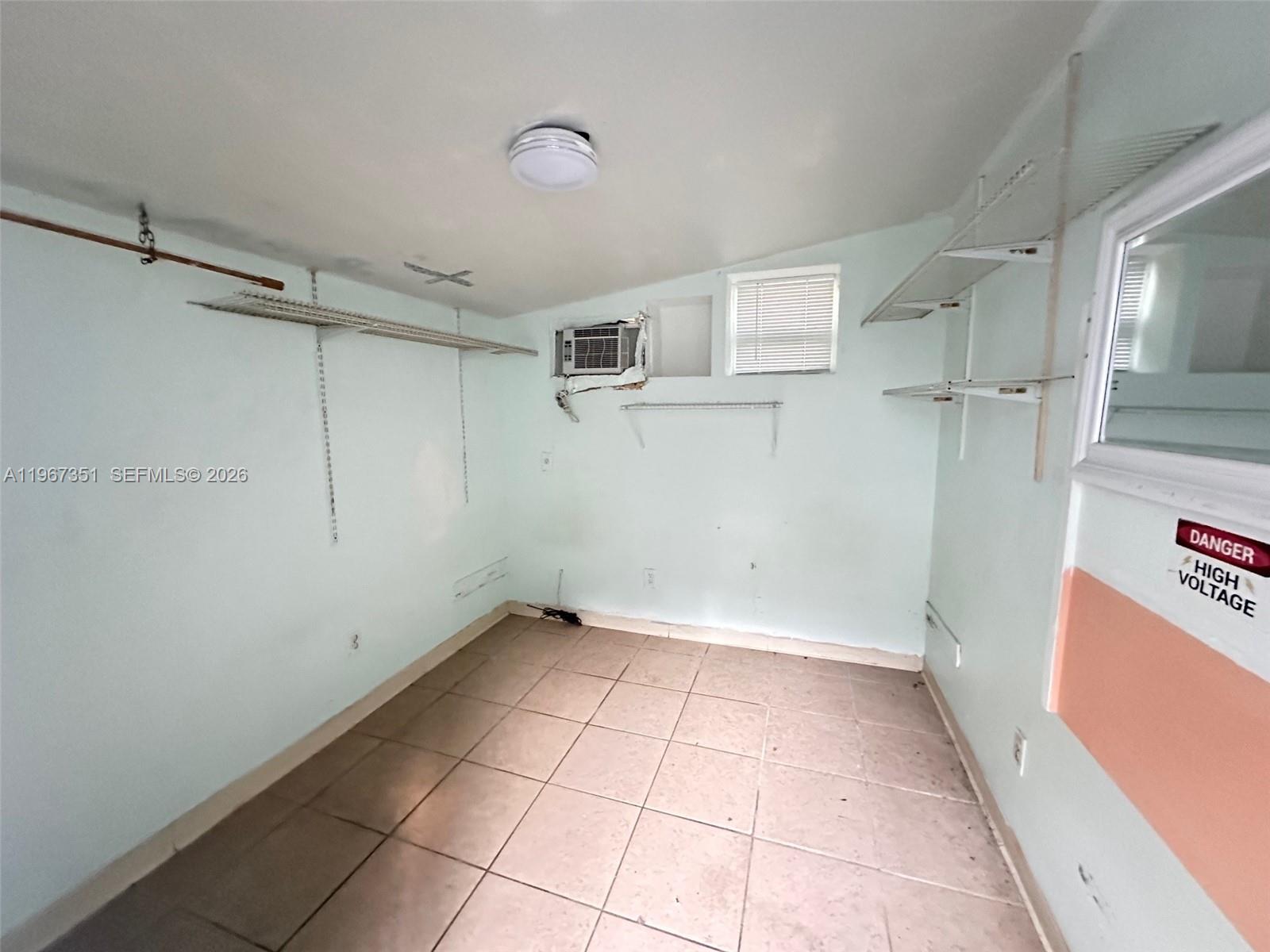 HOLLYWOOD ESTATES - Residential