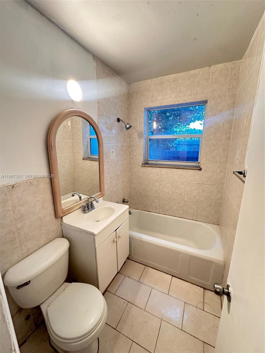 HOLLYWOOD ESTATES - Residential