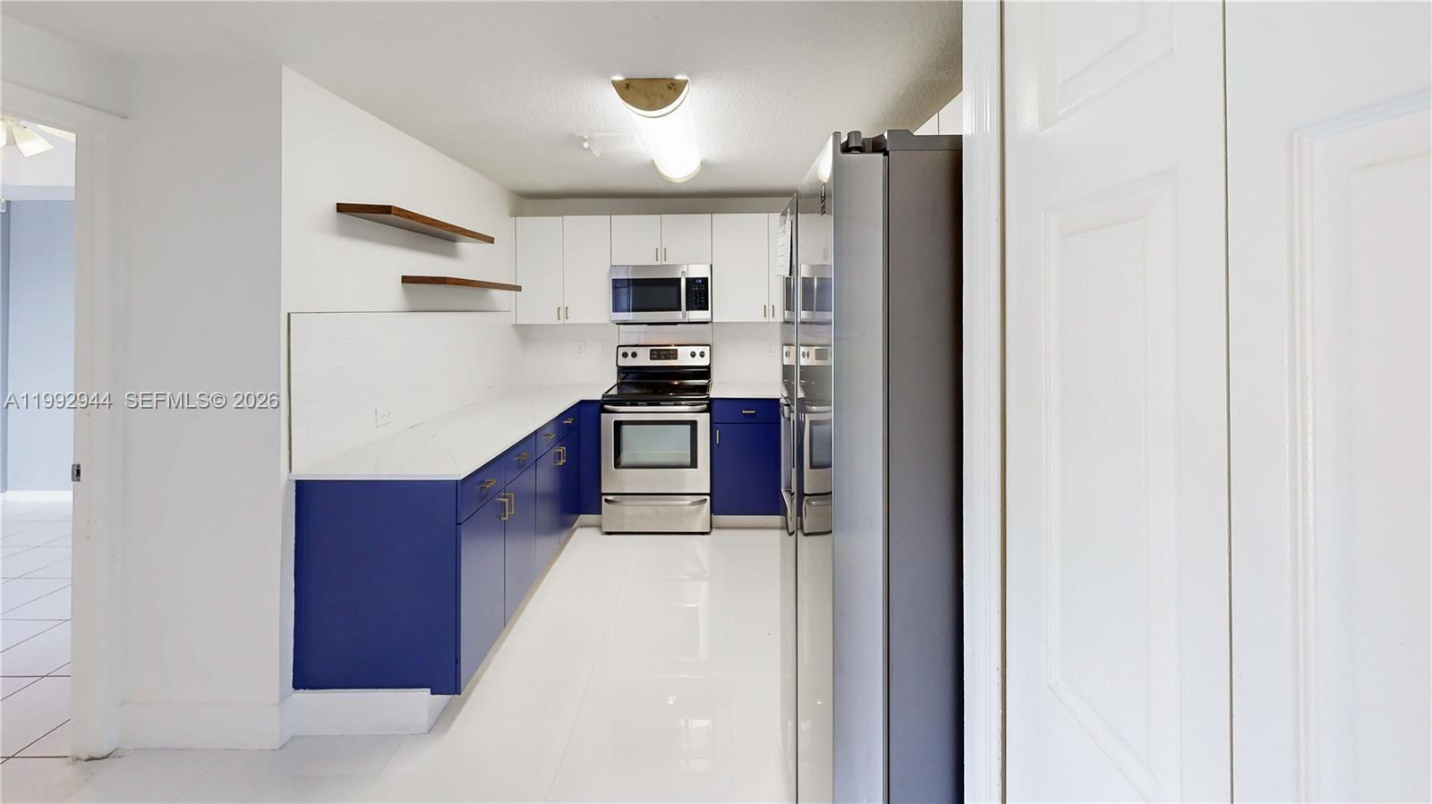 VILLAS AT THE HAMMOCKS CO - Residential