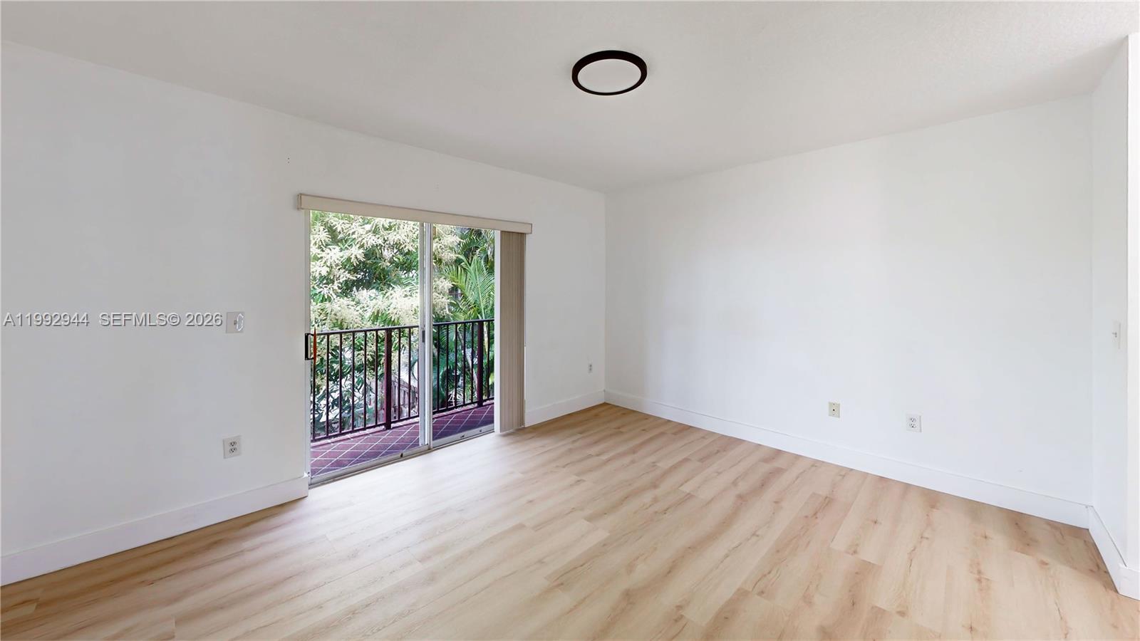 VILLAS AT THE HAMMOCKS CO - Residential