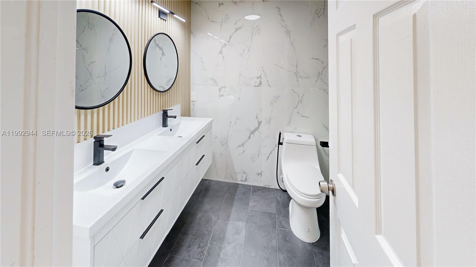 VILLAS AT THE HAMMOCKS CO - Residential