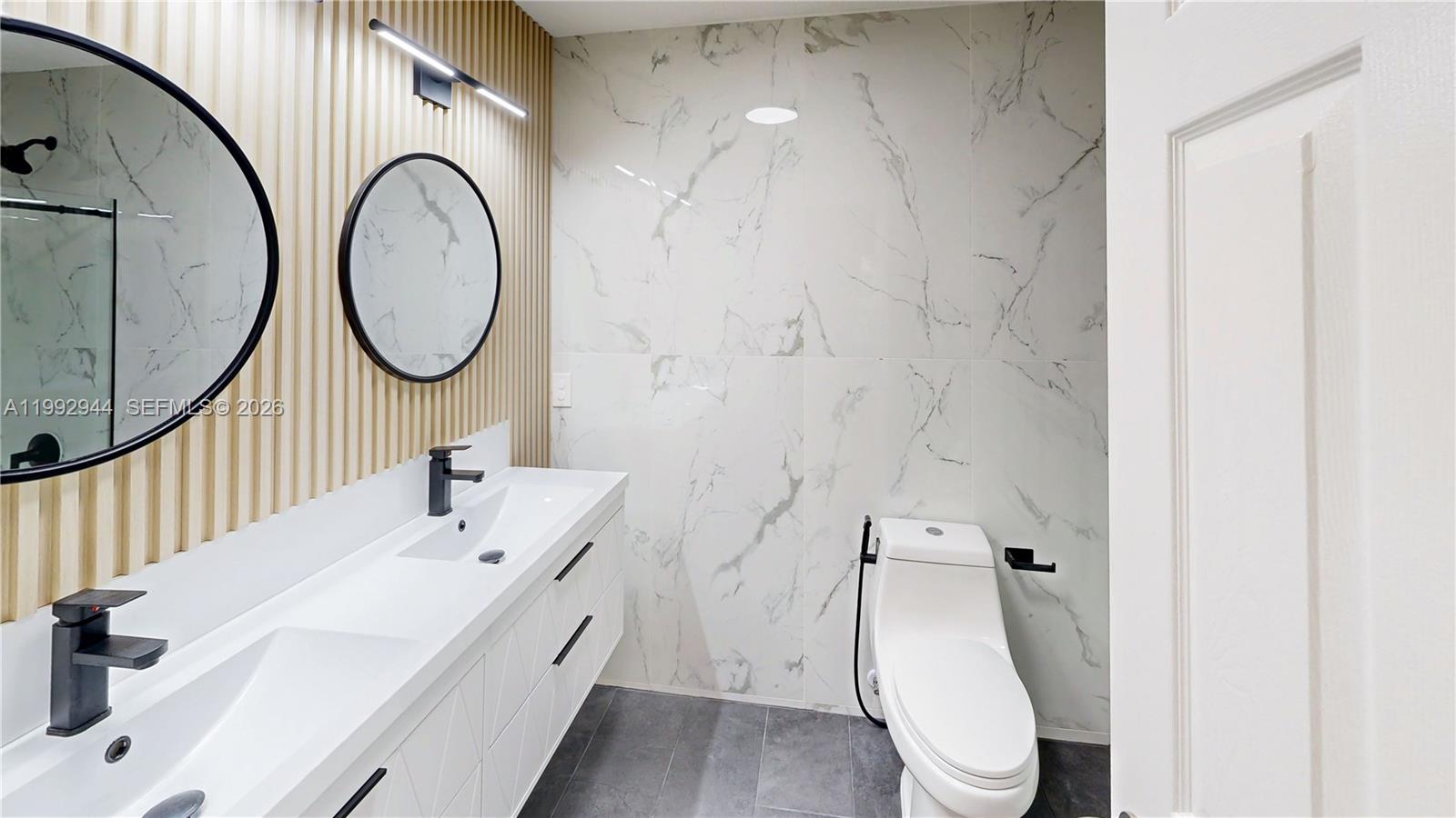 VILLAS AT THE HAMMOCKS CO - Residential