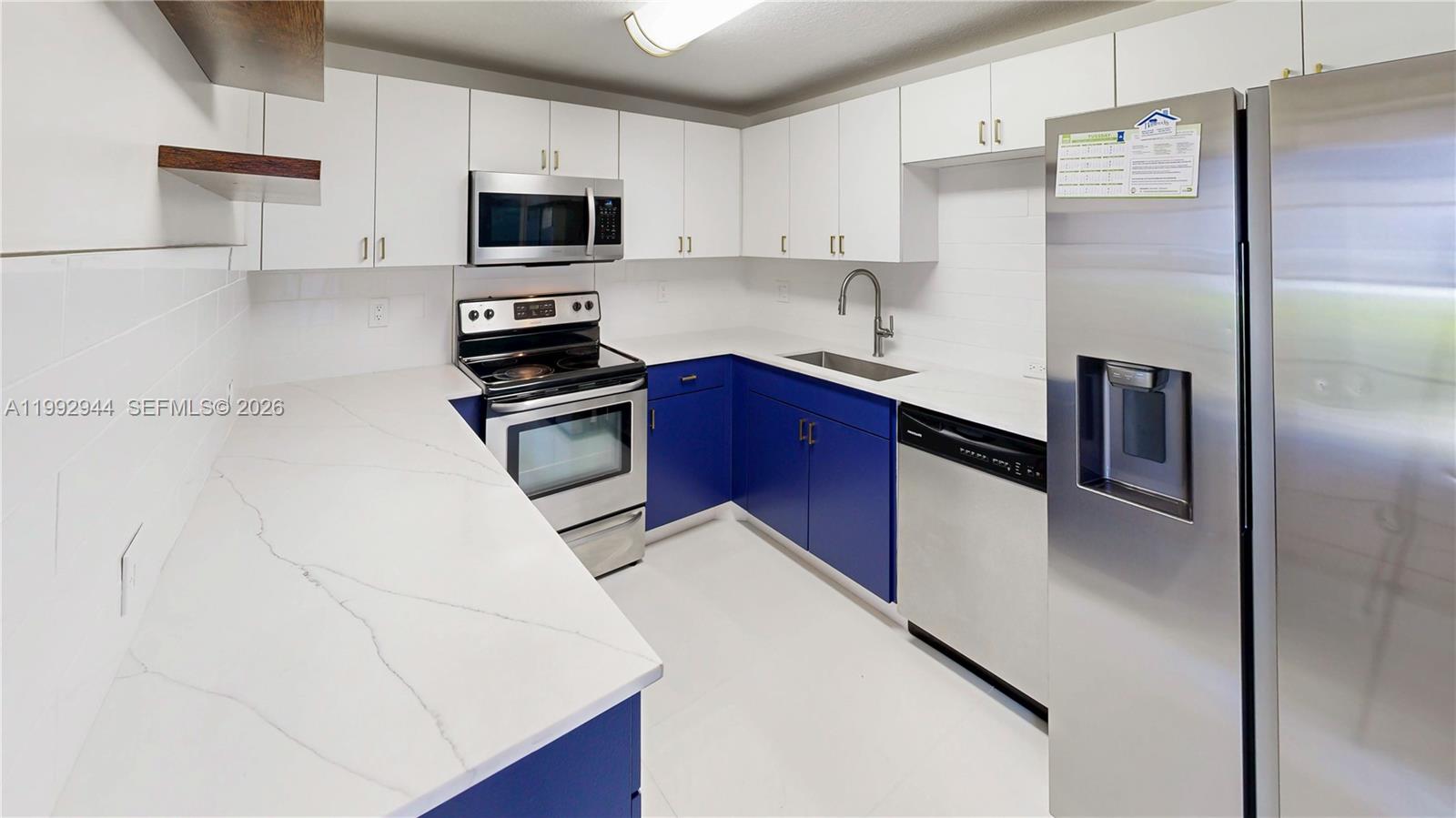 VILLAS AT THE HAMMOCKS CO - Residential