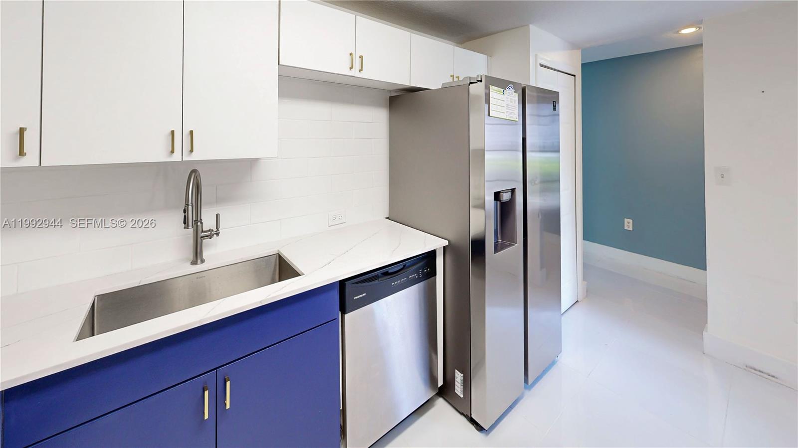 VILLAS AT THE HAMMOCKS CO - Residential