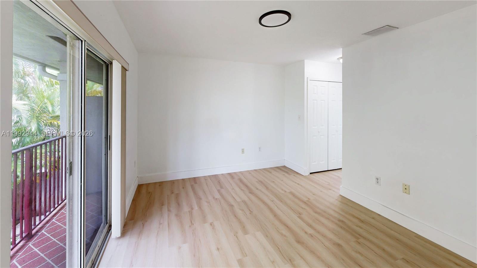 VILLAS AT THE HAMMOCKS CO - Residential