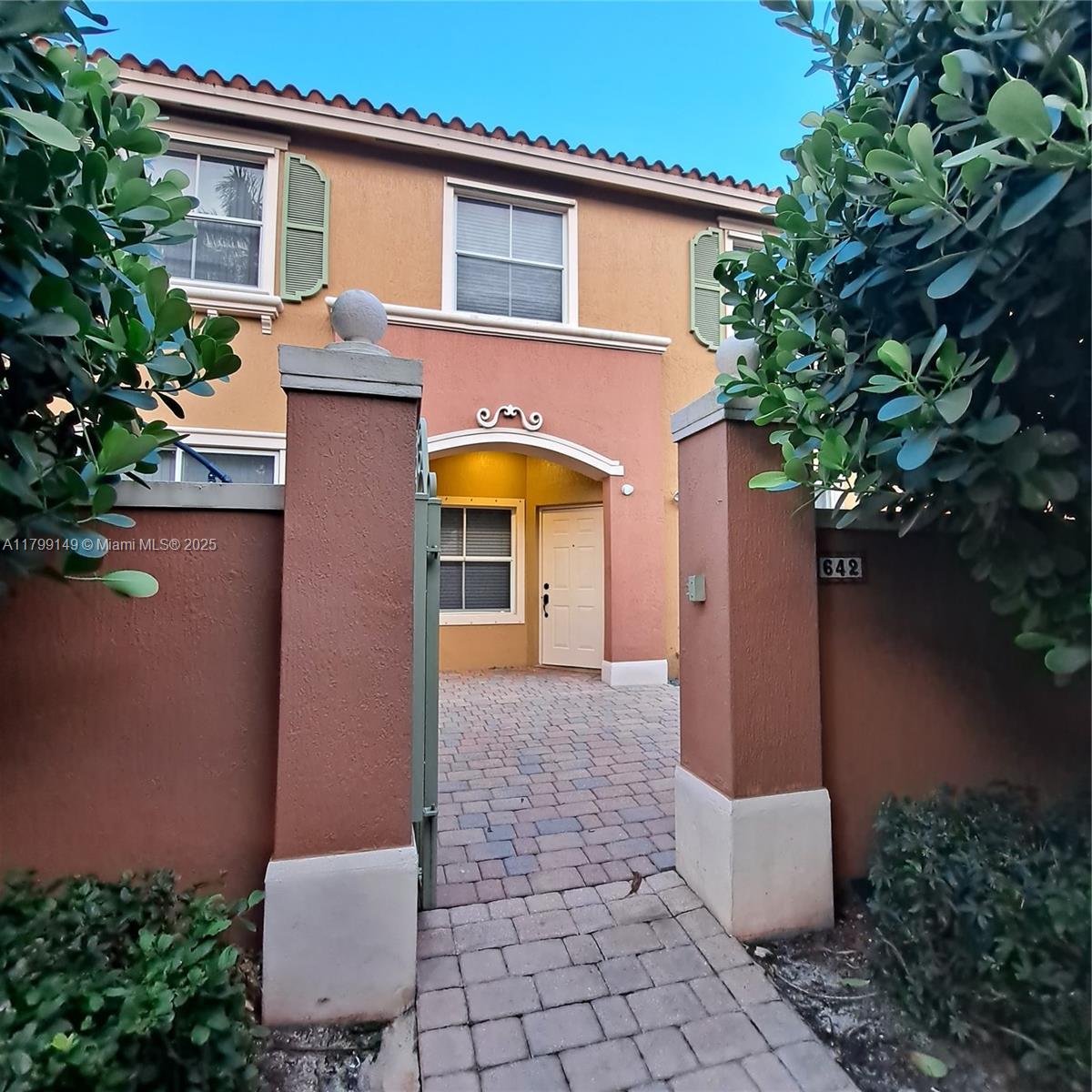 642 Sw 106th Ave 1514, Pembroke Pines, Miami-Dade County, Florida - 2 Bedrooms  
3 Bathrooms - 