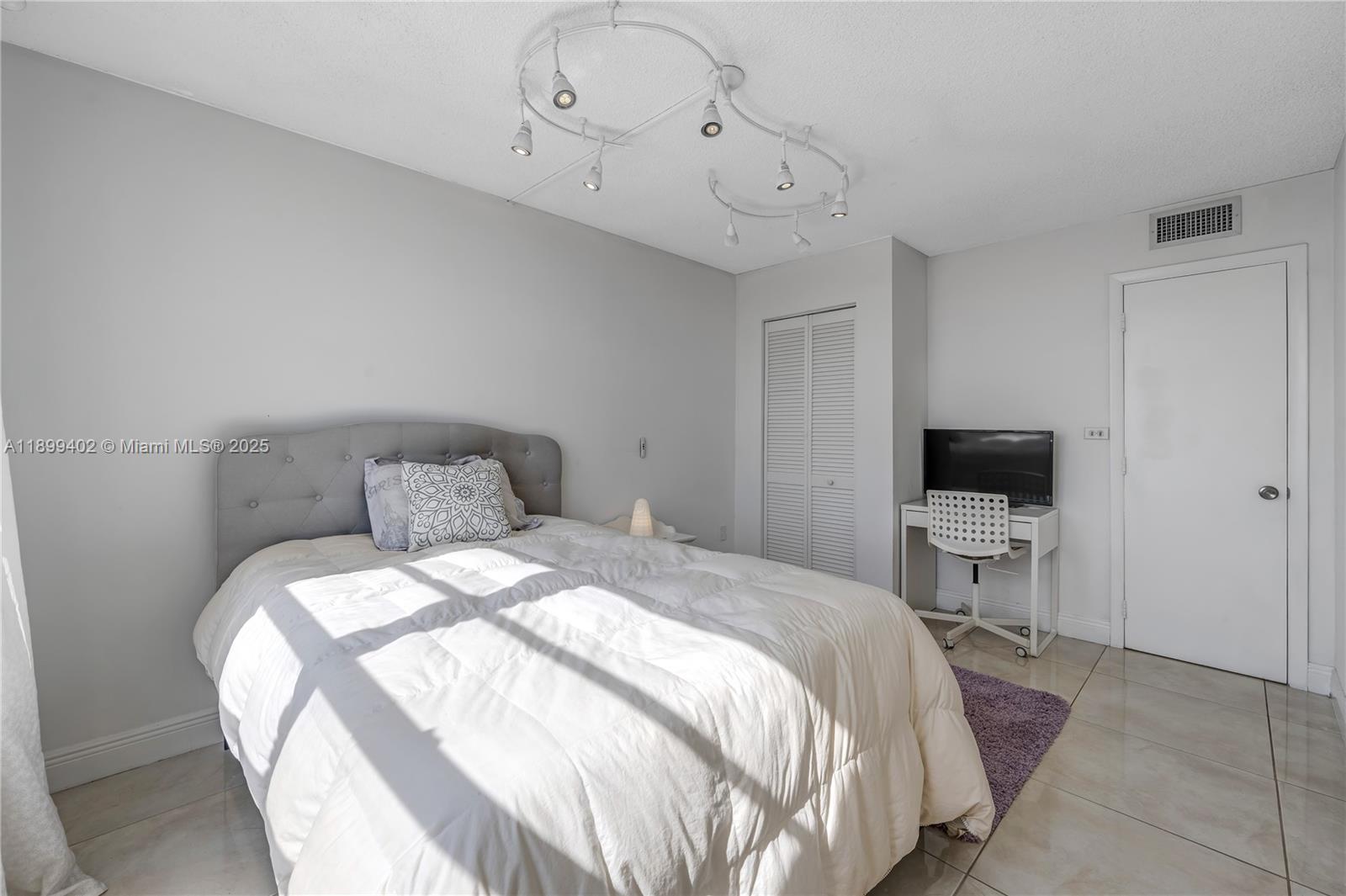 COMMODORE PLAZA CONDO - Residential Lease