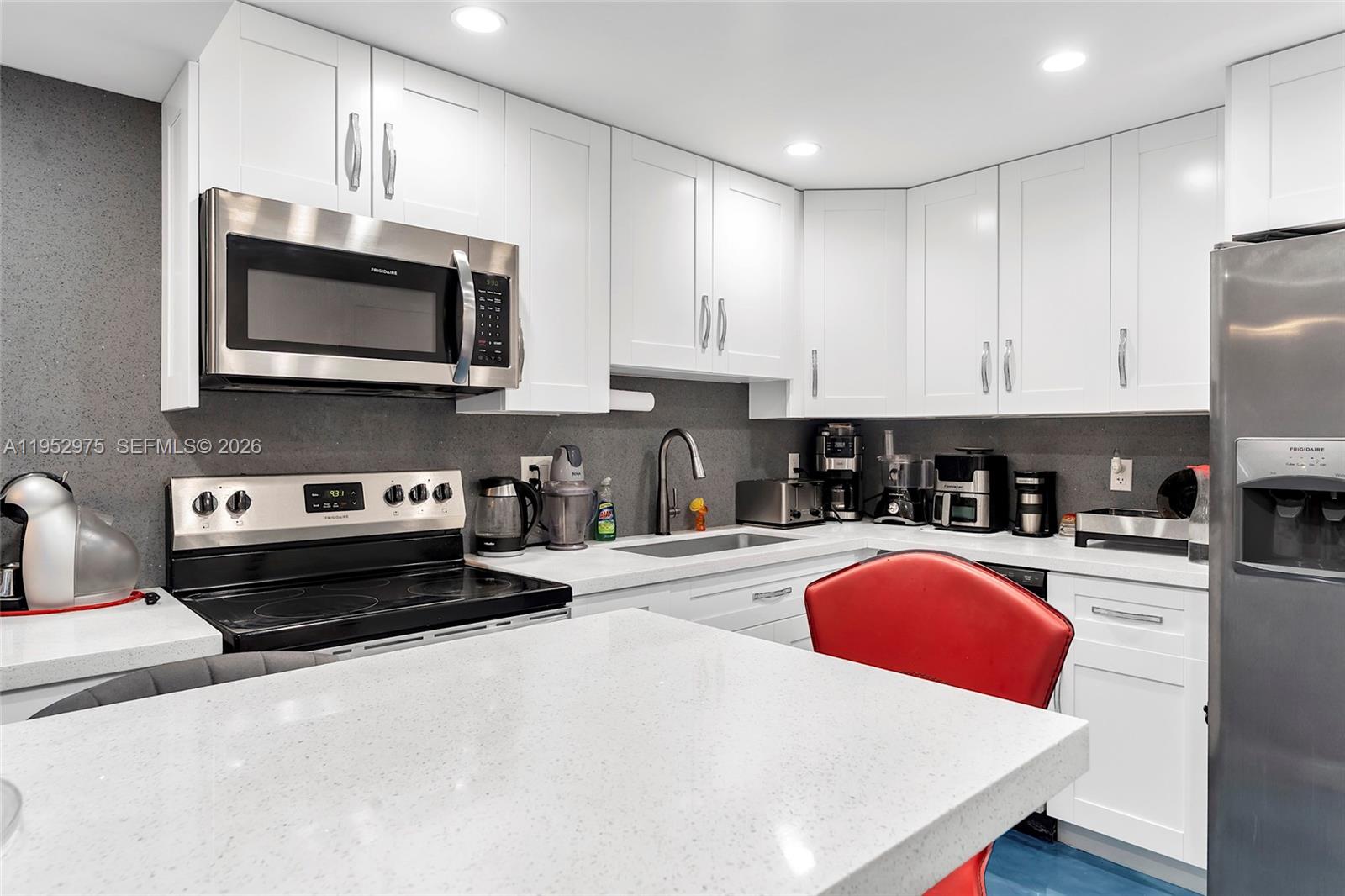 PLAZA TOWERS NORTH CONDO - Residential