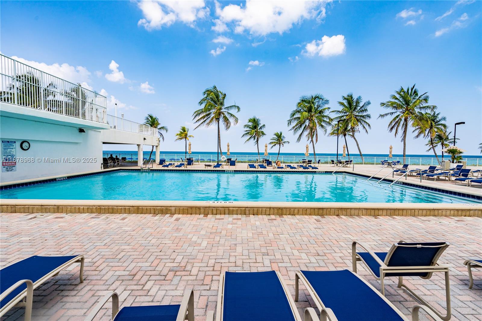 QUADOMAIN TOWER I AND IV - Residential