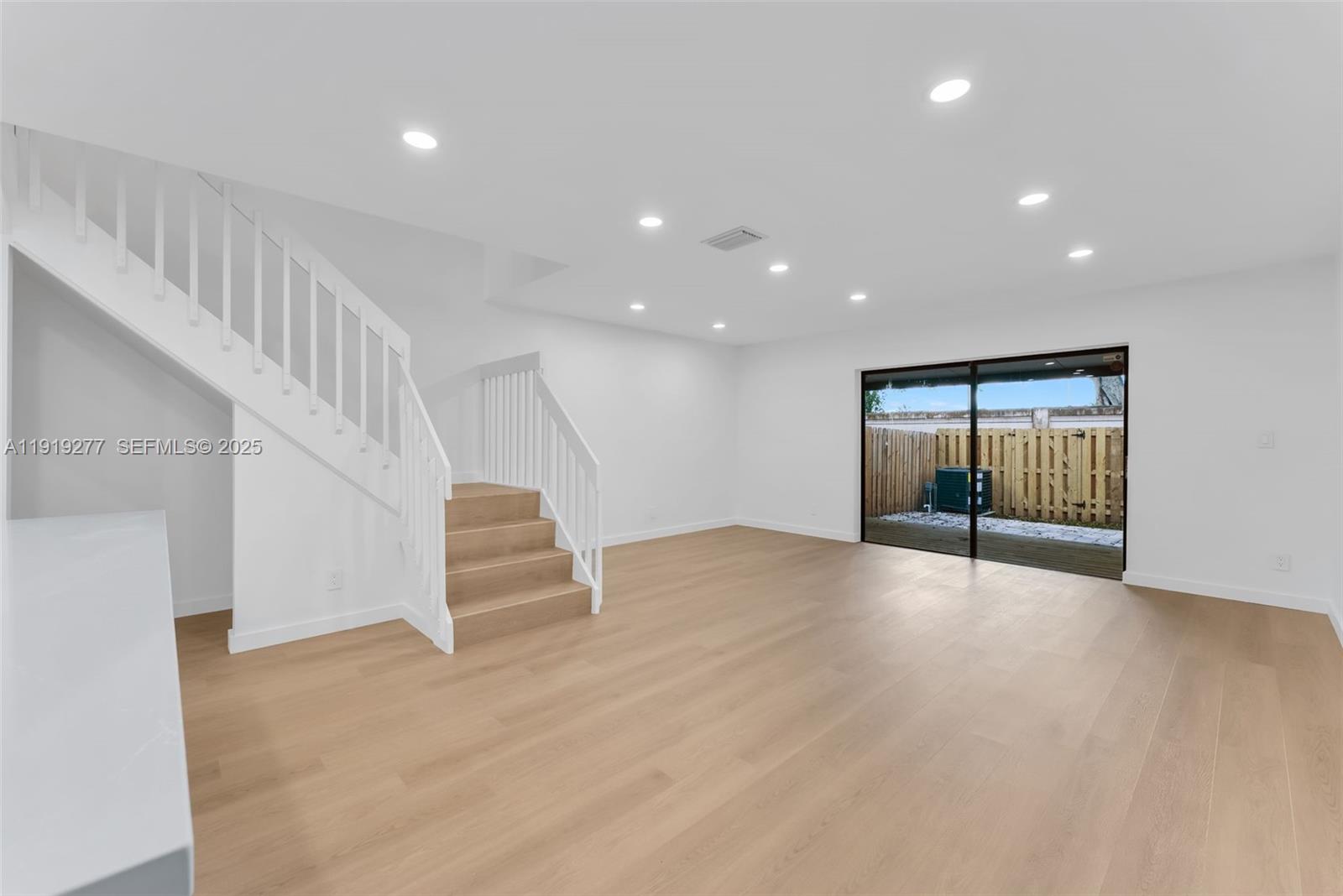 PEMBROKE POINTE SEC ONE - Residential