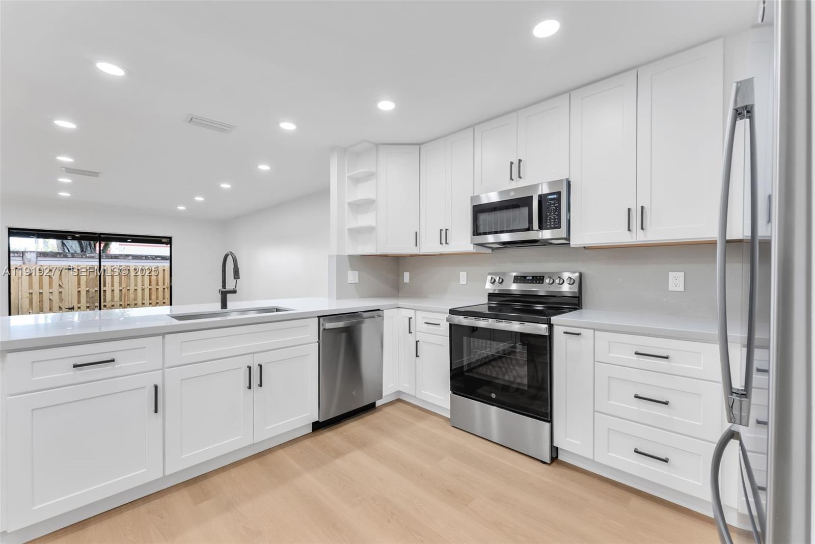 PEMBROKE POINTE SEC ONE - Residential