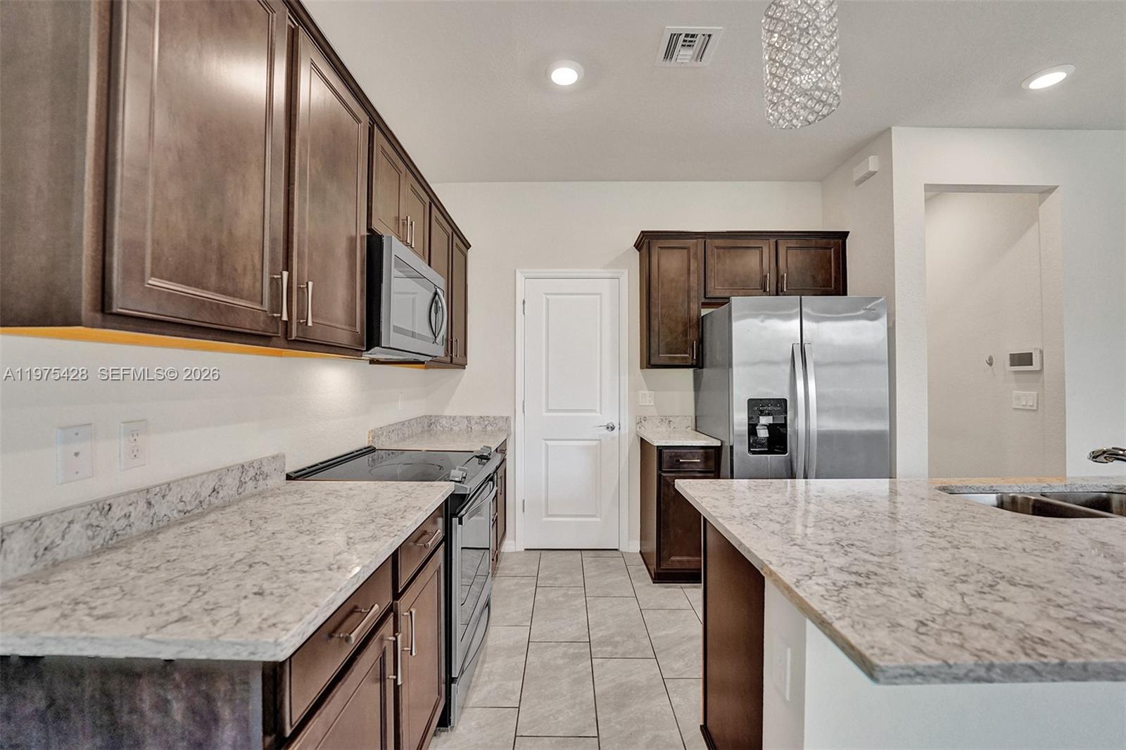 HILLCREST COUNTRY CLUB SO - Residential Lease