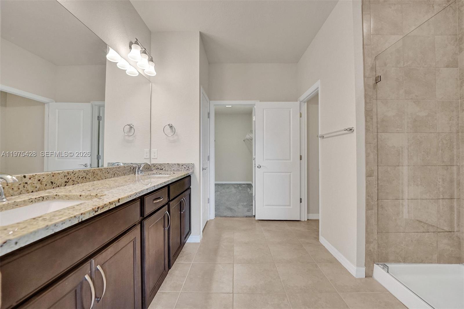 HILLCREST COUNTRY CLUB SO - Residential Lease