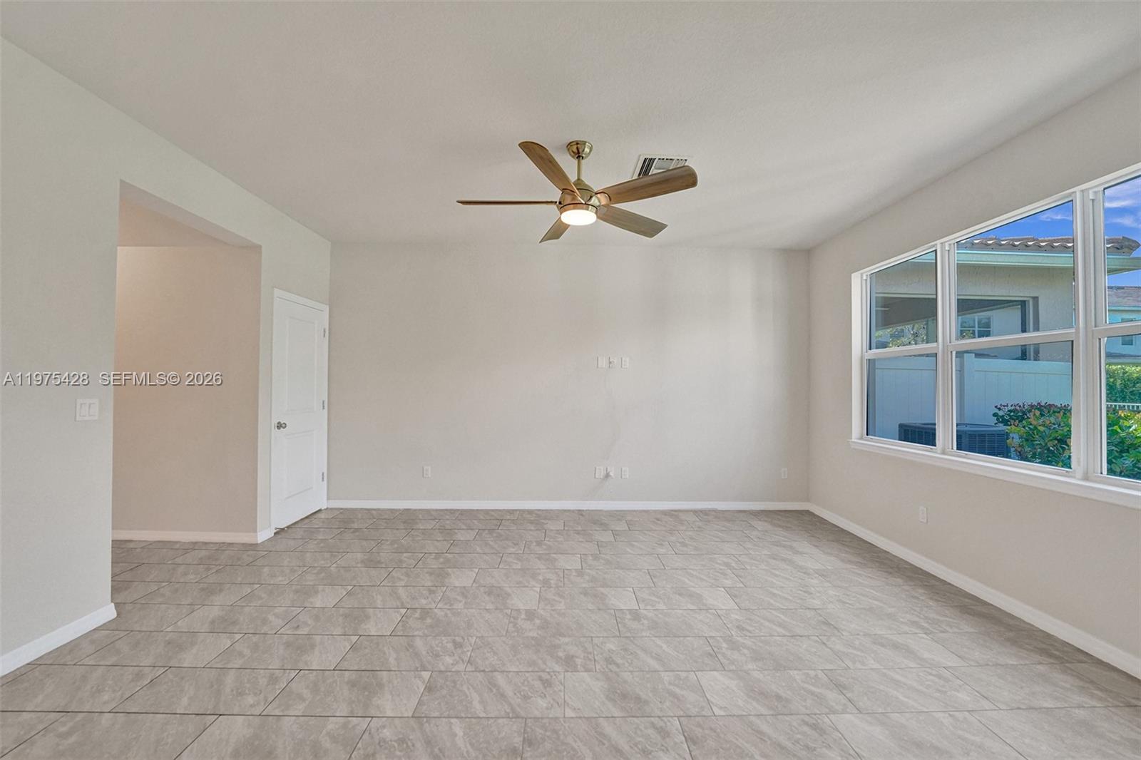 HILLCREST COUNTRY CLUB SO - Residential Lease