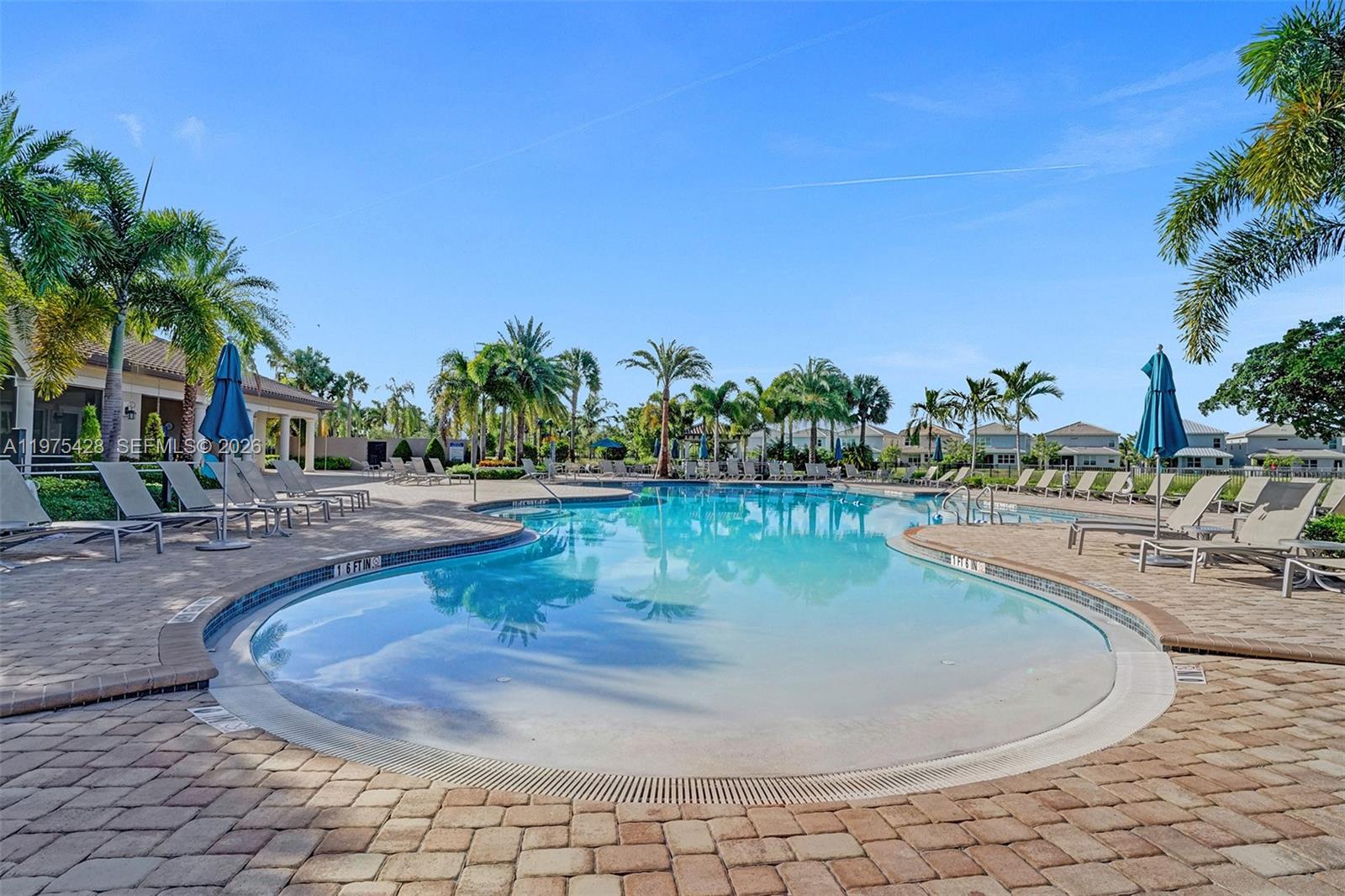 HILLCREST COUNTRY CLUB SO - Residential Lease