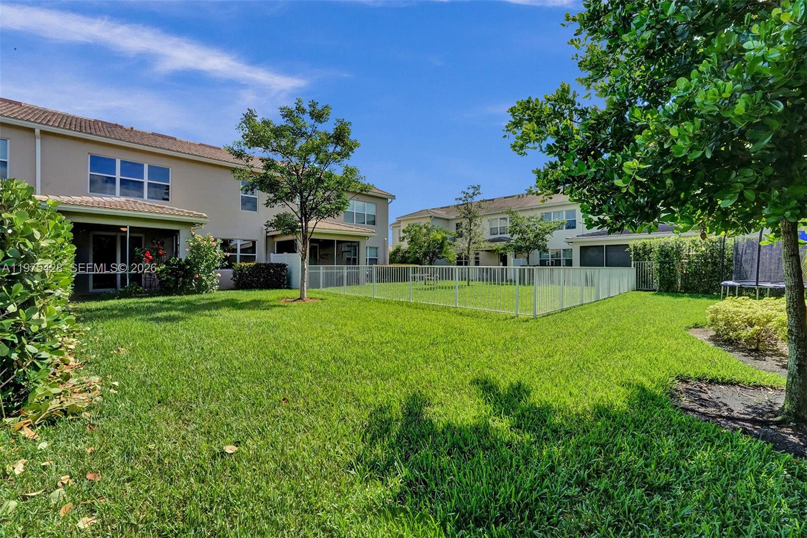 HILLCREST COUNTRY CLUB SO - Residential Lease