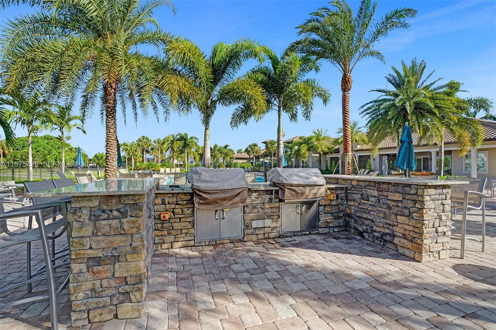 HILLCREST COUNTRY CLUB SO - Residential Lease