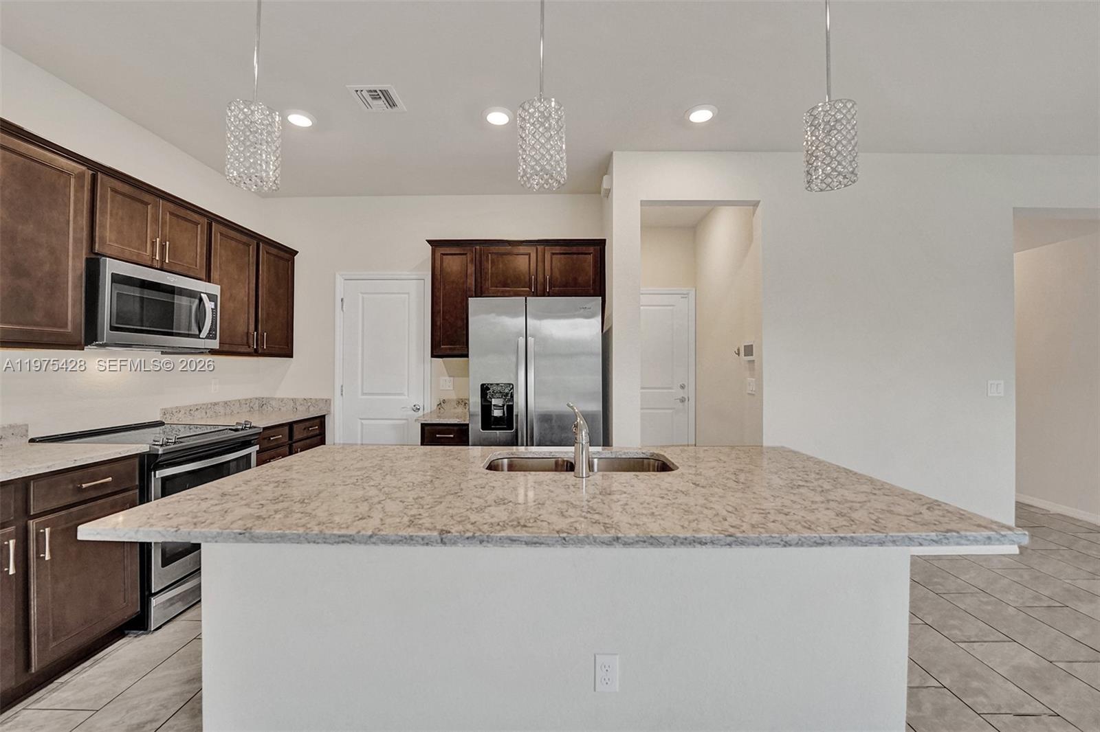 HILLCREST COUNTRY CLUB SO - Residential Lease