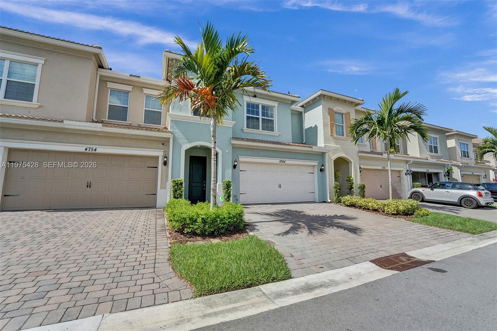 HILLCREST COUNTRY CLUB SO - Residential Lease