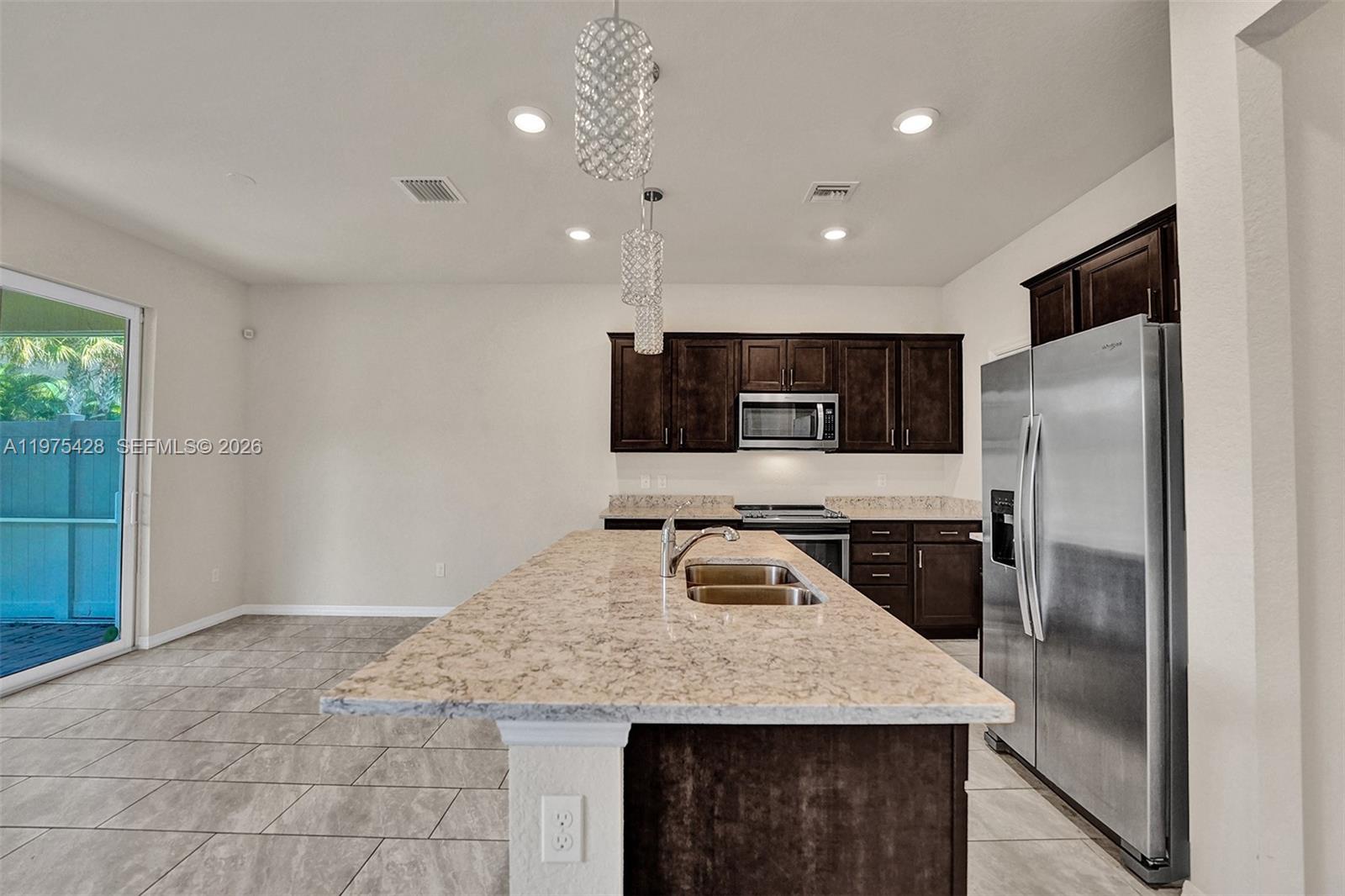 HILLCREST COUNTRY CLUB SO - Residential Lease