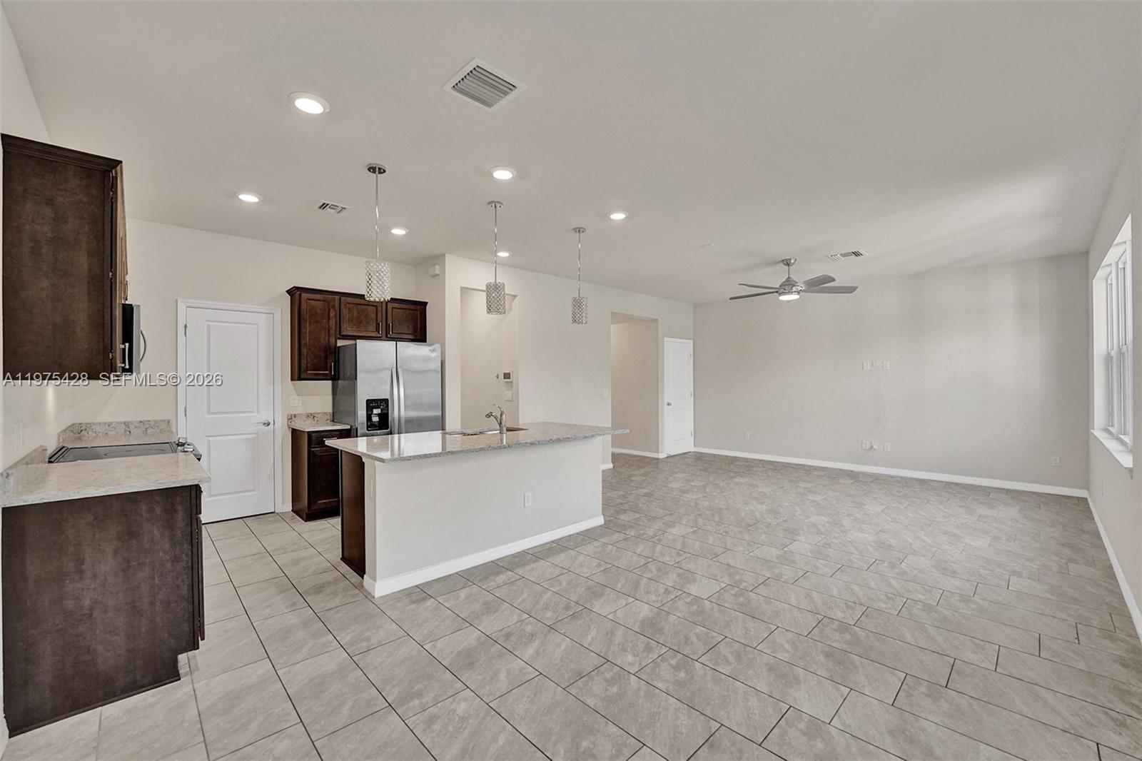 HILLCREST COUNTRY CLUB SO - Residential Lease