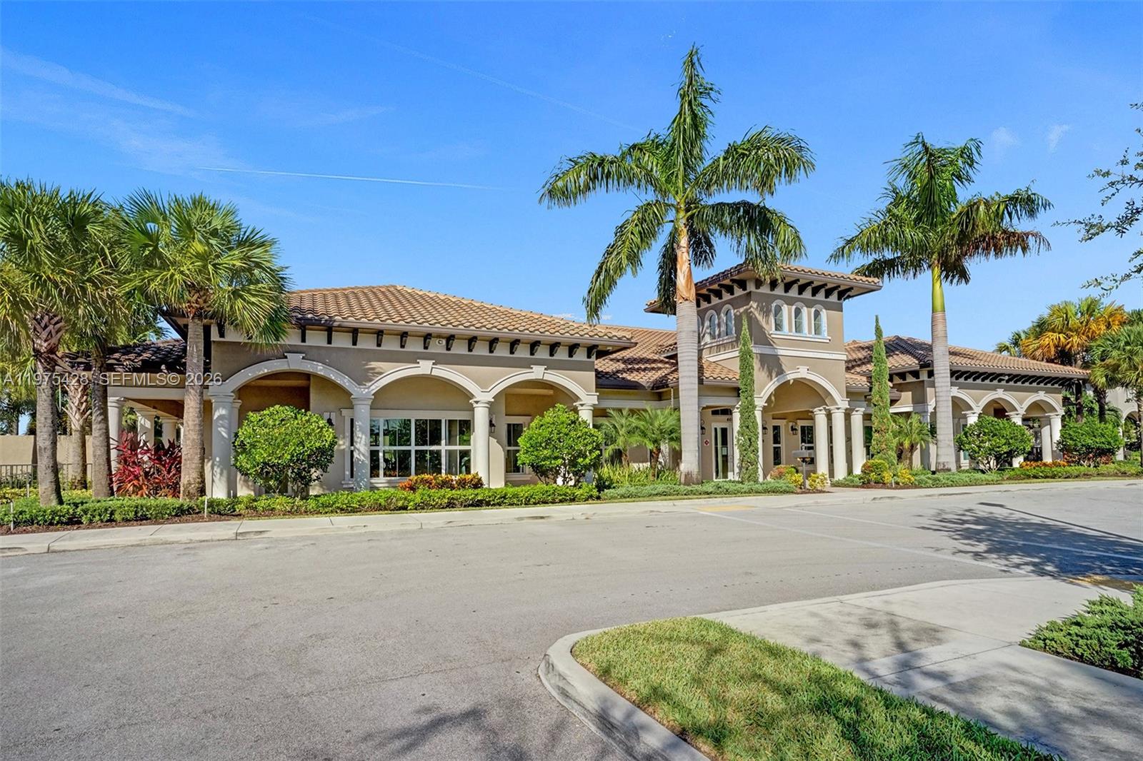 HILLCREST COUNTRY CLUB SO - Residential Lease