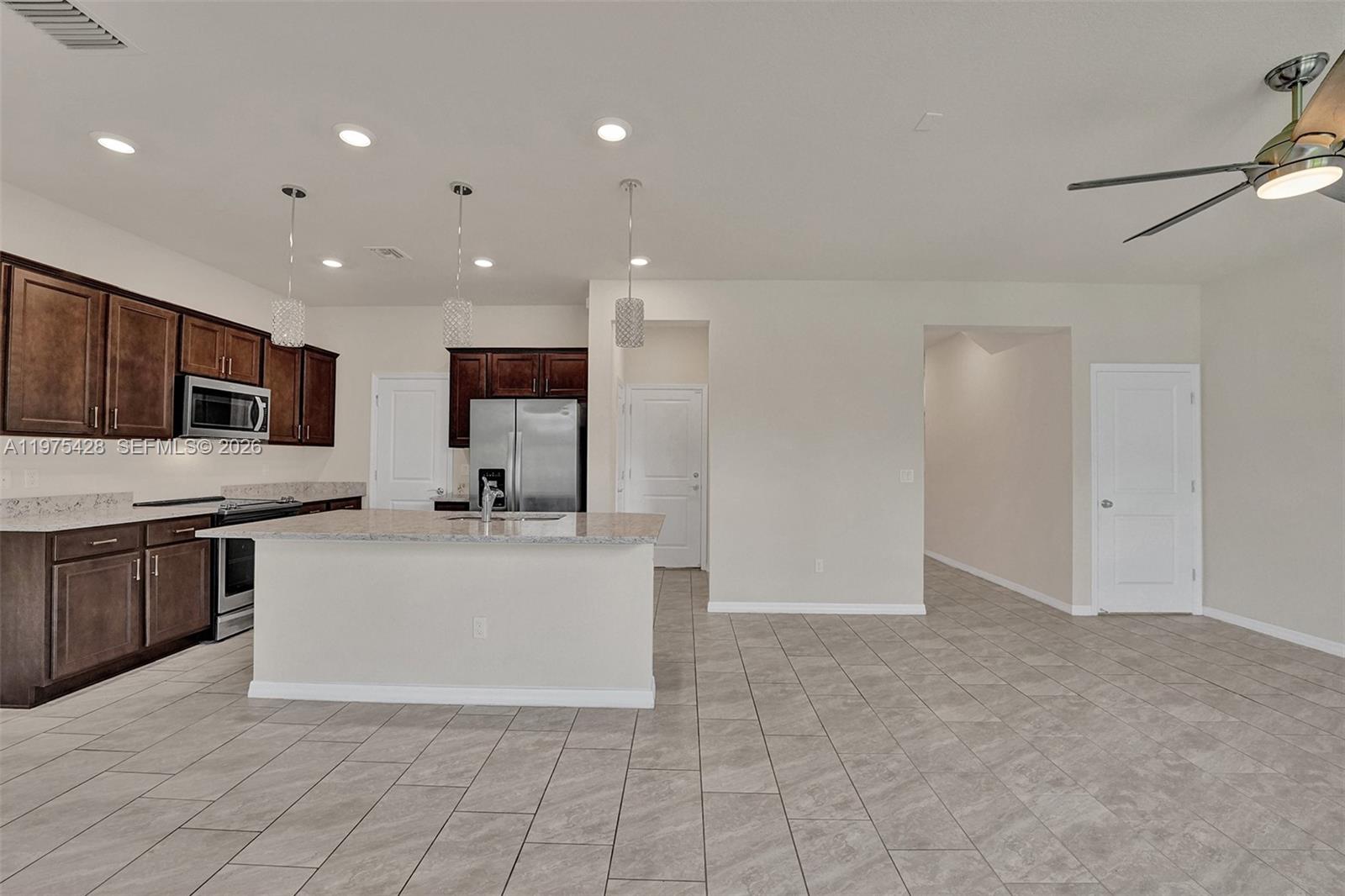 HILLCREST COUNTRY CLUB SO - Residential Lease