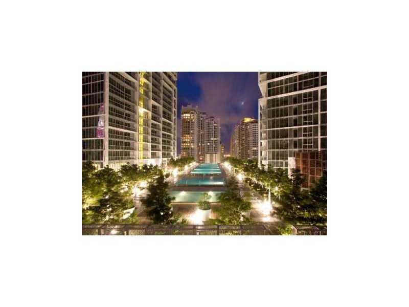BEAUTIFUL UNIT IN THE UNIQUE ICON BRICKELL
