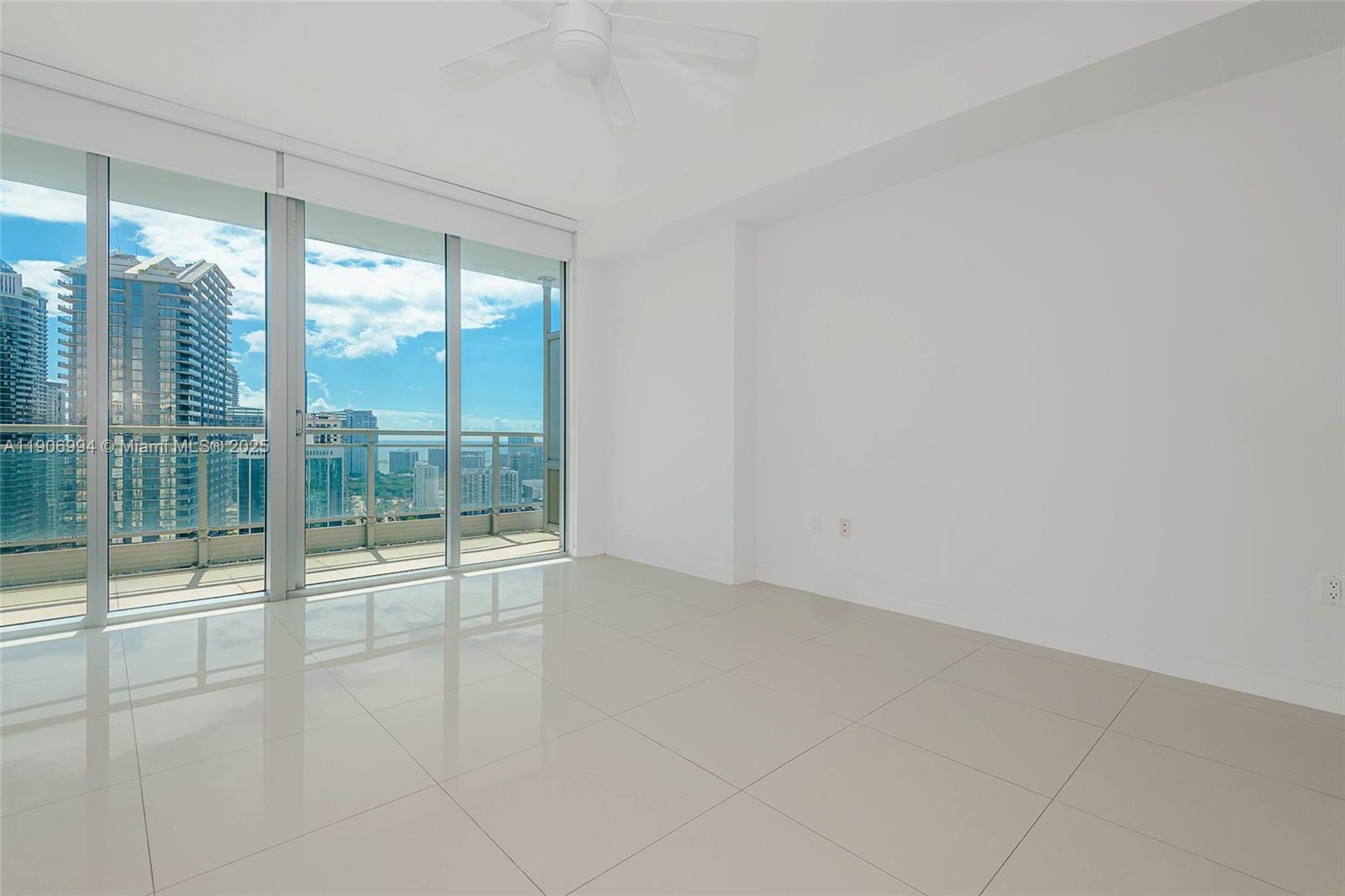 MINT CONDO - Residential