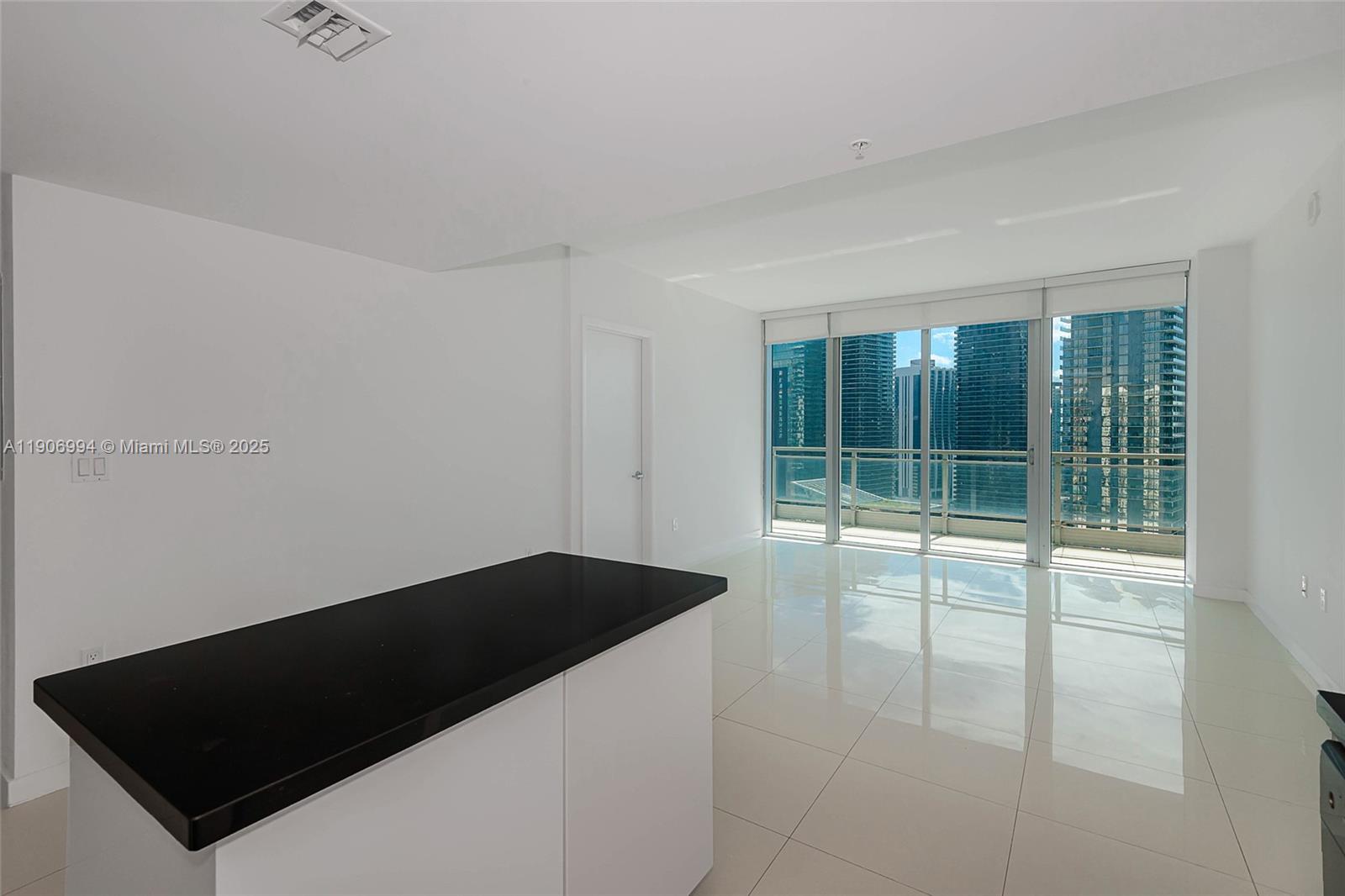 MINT CONDO - Residential