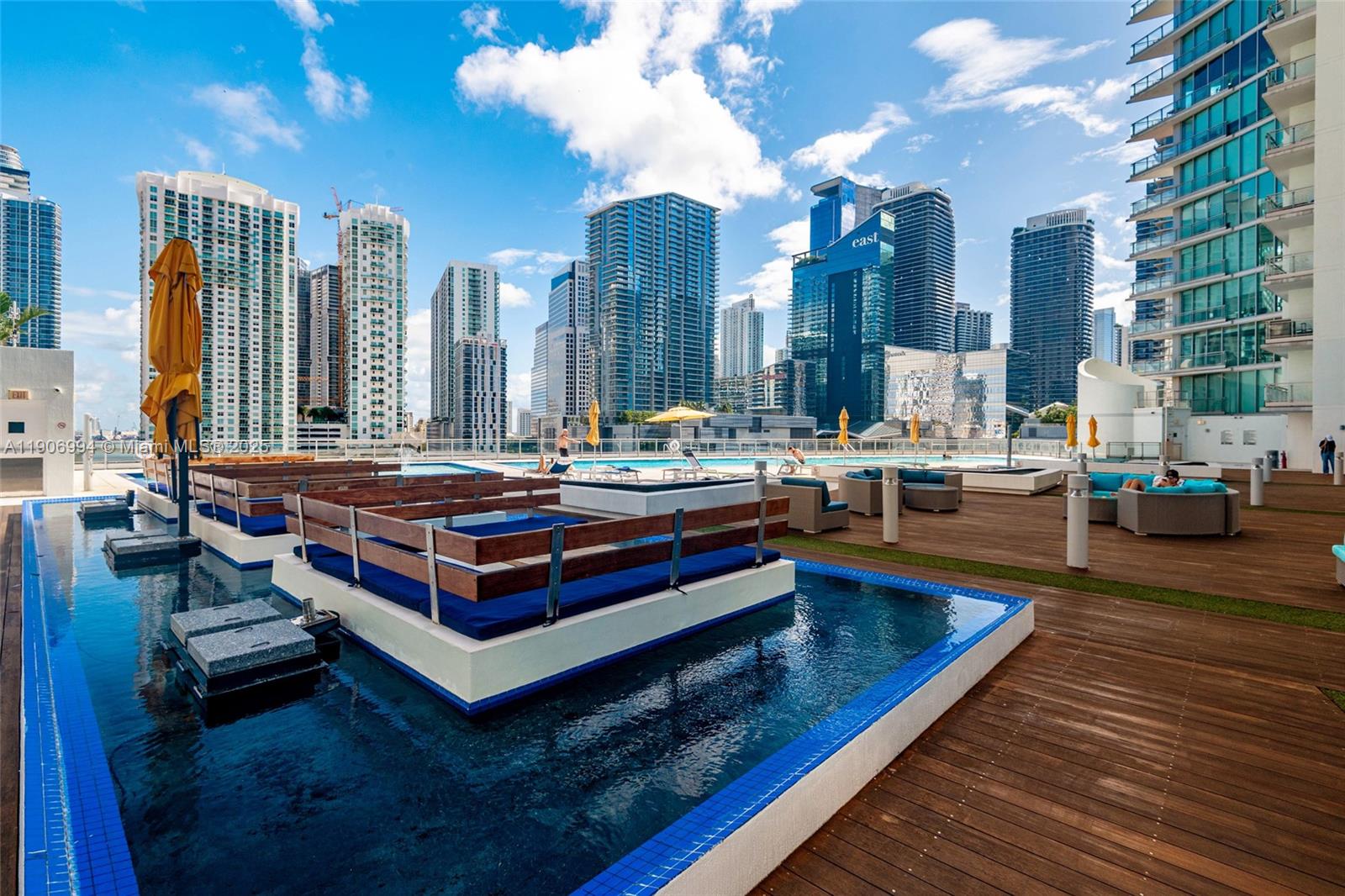 MINT CONDO - Residential