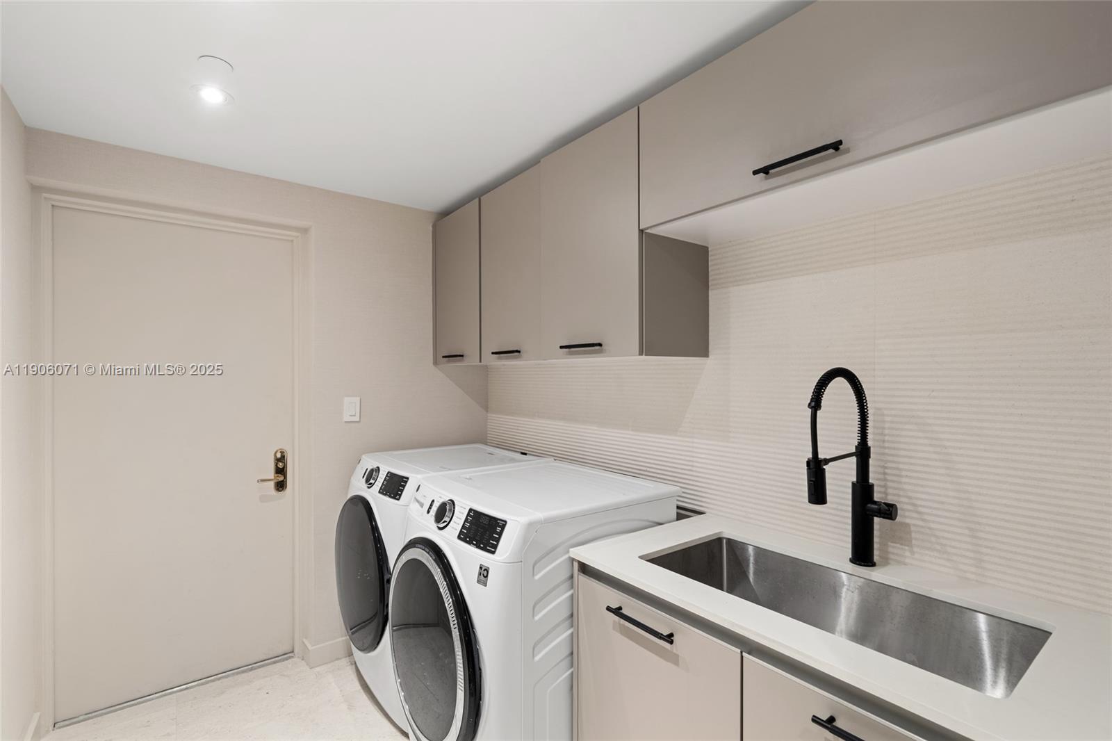 TOWERS OF PORTO VITA-SOUT - Residential