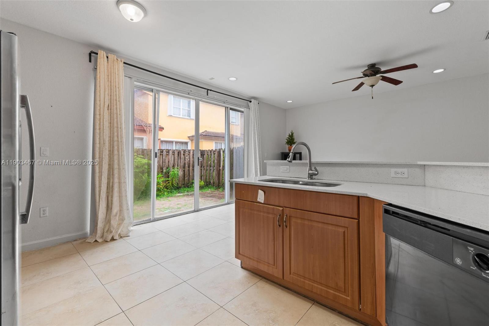 ISLANDS AT DORAL NORTHWES - Residential Lease