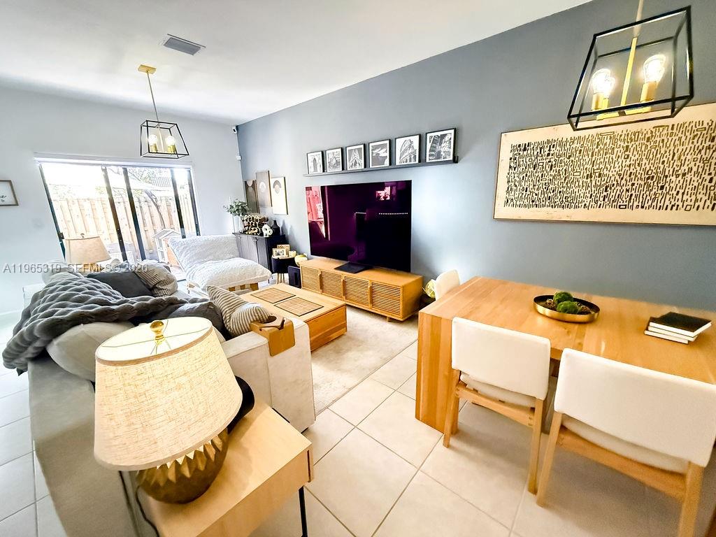 VIA VENTURA NEIGHBORHOOD - Residential