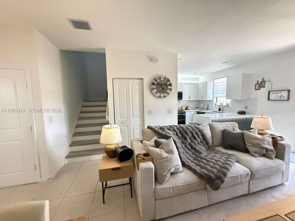 VIA VENTURA NEIGHBORHOOD - Residential