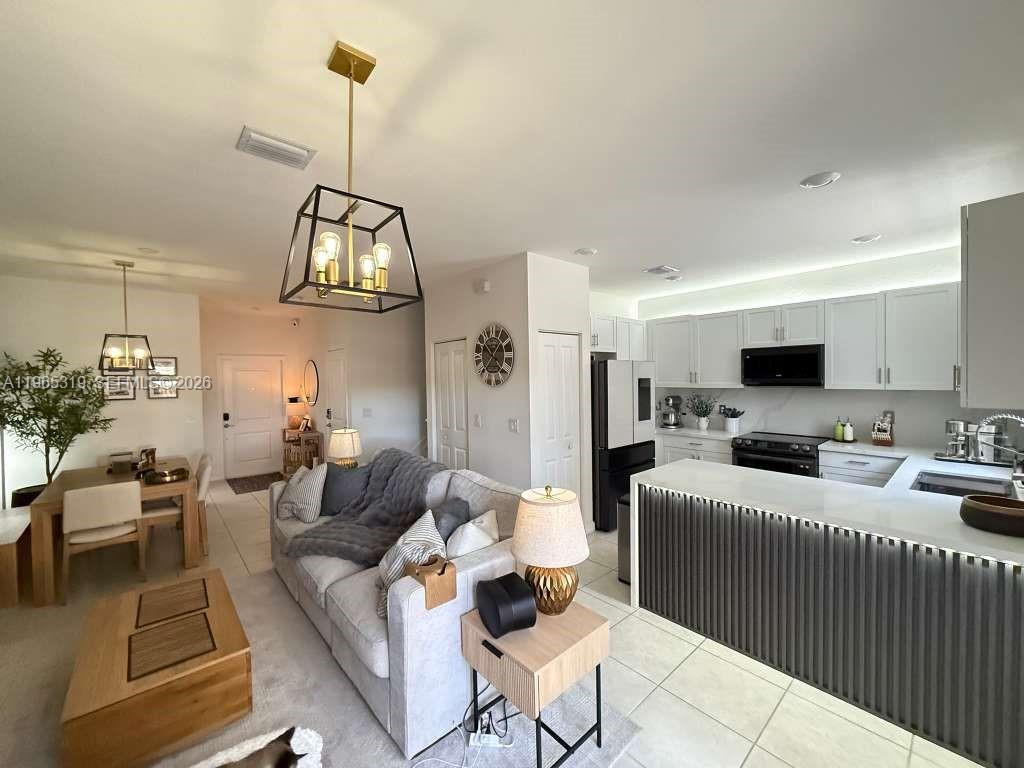 VIA VENTURA NEIGHBORHOOD - Residential