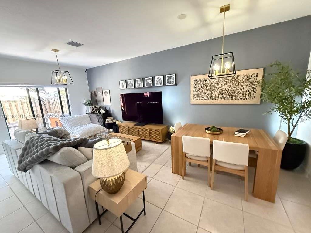 VIA VENTURA NEIGHBORHOOD - Residential