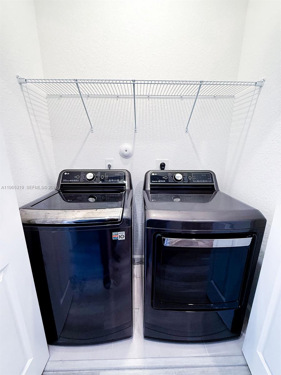 VIA VENTURA NEIGHBORHOOD - Residential