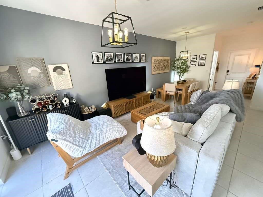 VIA VENTURA NEIGHBORHOOD - Residential