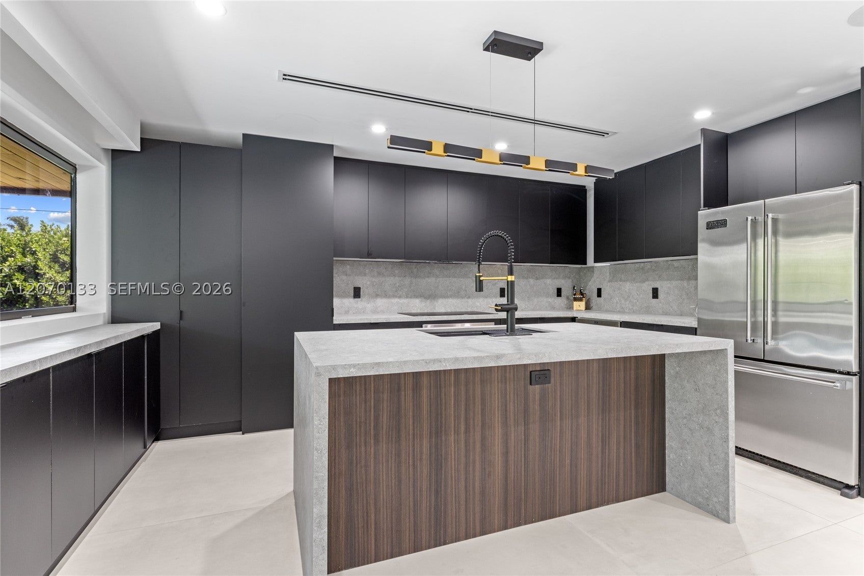 200 N 52nd Ave