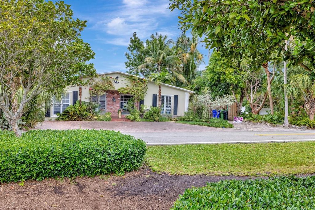 Photo of 901 SW 16th St #1, Fort Lauderdale, FL 33315 (MLS # A11724128)