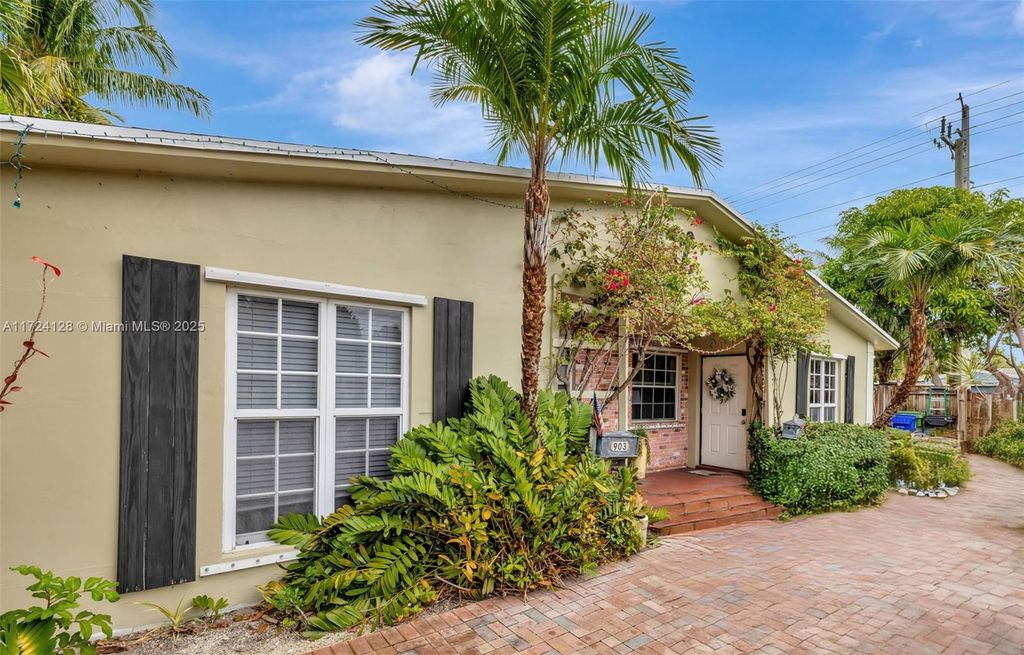 Photo of 901 SW 16th St #1, Fort Lauderdale, FL 33315 (MLS # A11724128)